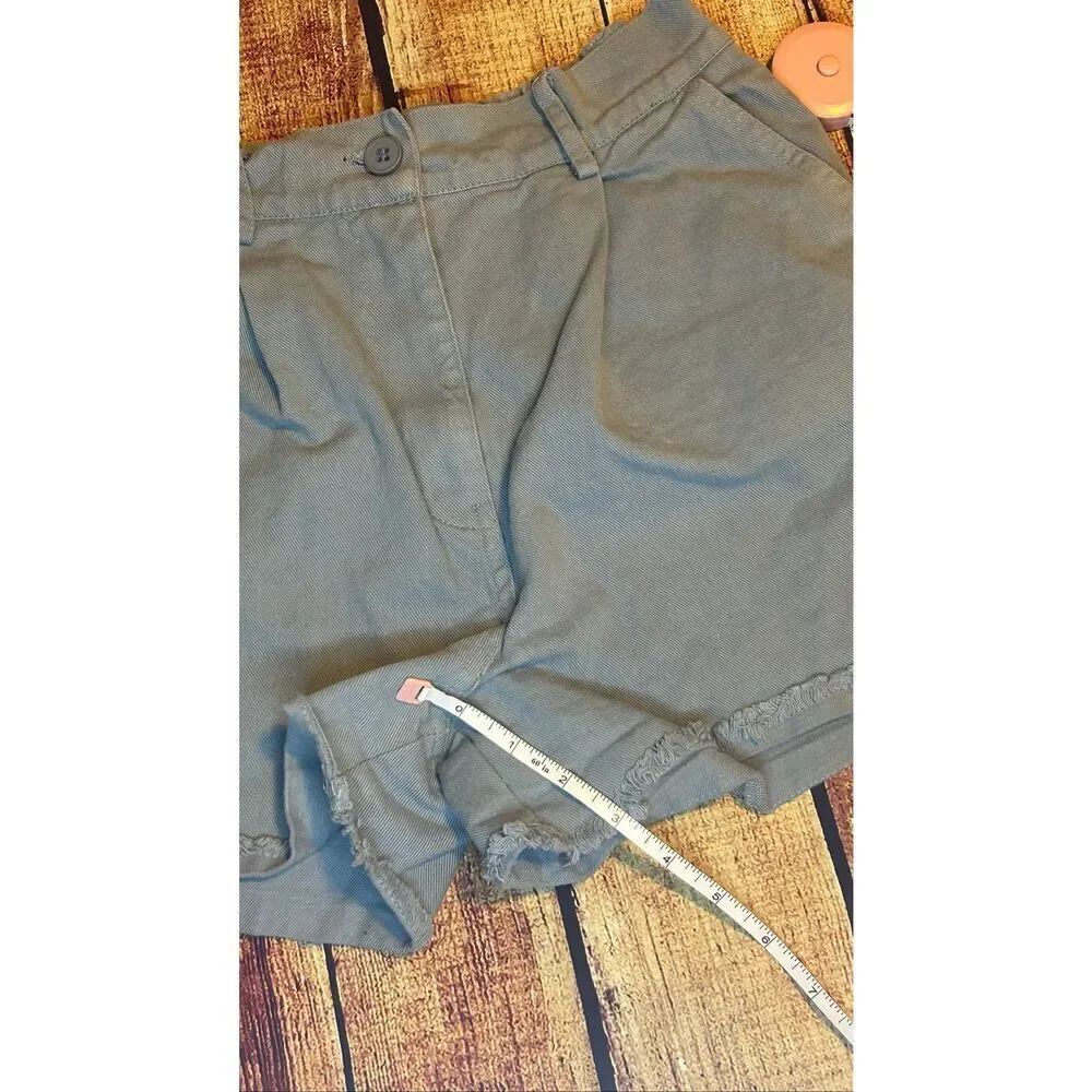 The Korner Grey Short High Rise Size 2 - Picture 4 of 6